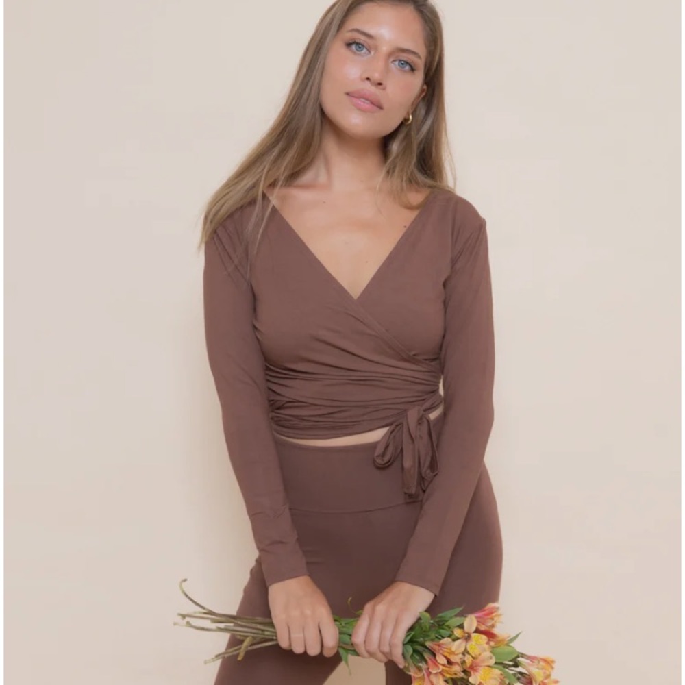 Brand new Indigo Luna Wrap Top in chocolate- size M/L